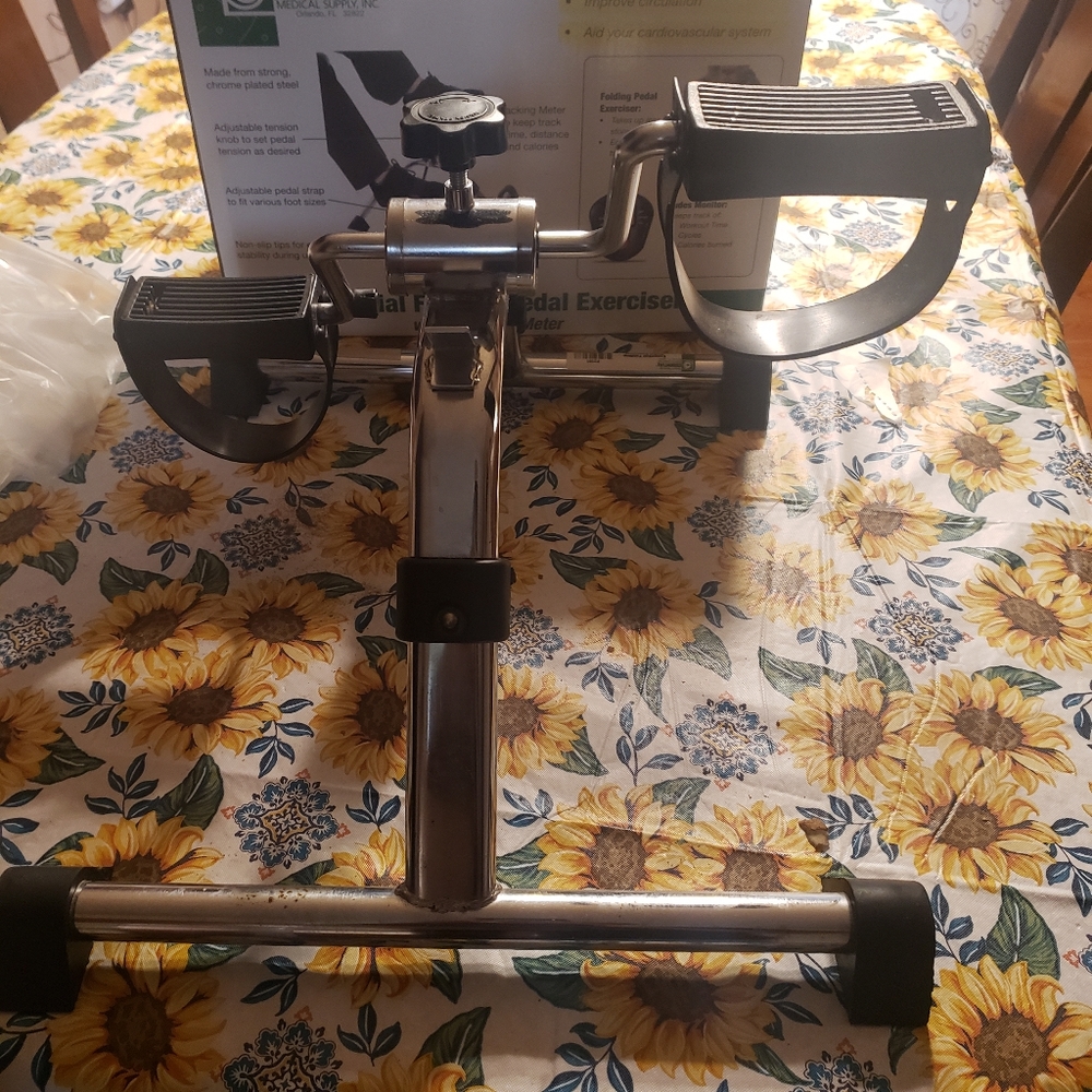 Essential folding pedal exerciser